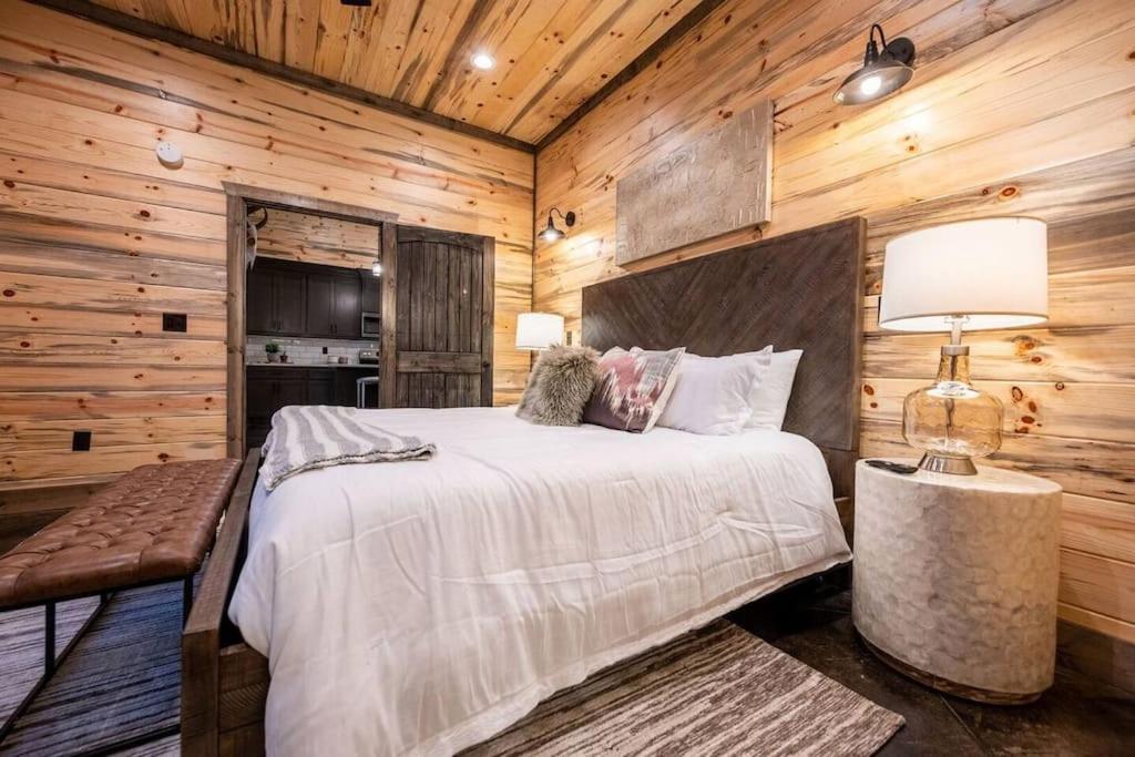 The Blaylock Cabin, 2 King, Hot Tub, Pet Friendly! Broken Bow Exterior photo
