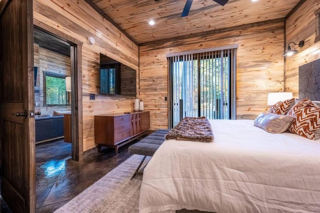 The Blaylock Cabin, 2 King, Hot Tub, Pet Friendly! Broken Bow Exterior photo