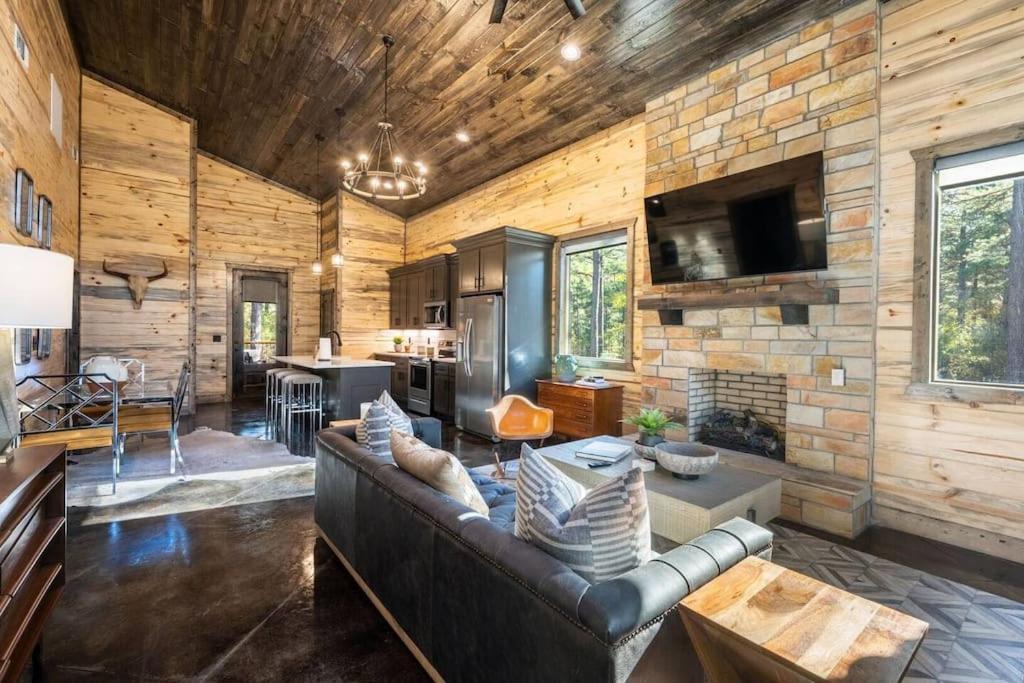 The Blaylock Cabin, 2 King, Hot Tub, Pet Friendly! Broken Bow Exterior photo